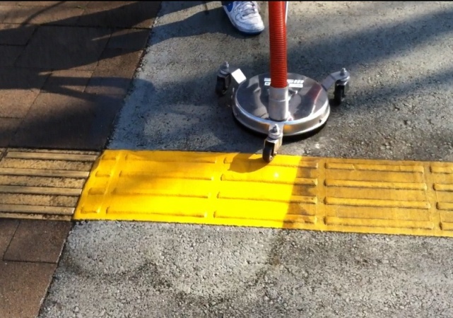 点字ブロック洗浄